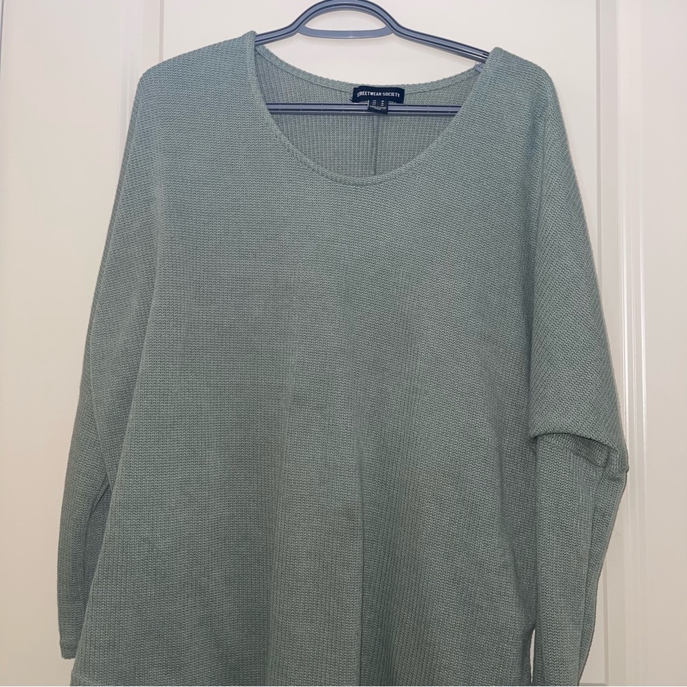 Knitted green long sleeve